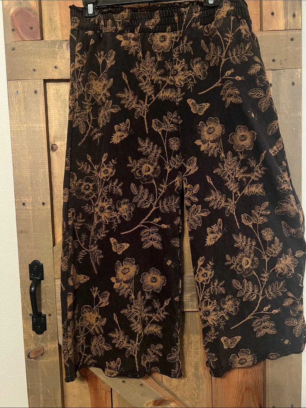 Umgee Black Wide-Leg Pants with Tan Floral Print